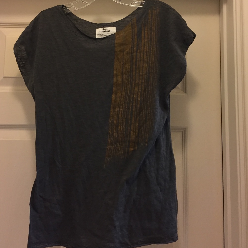 Gray and gold t-shirt